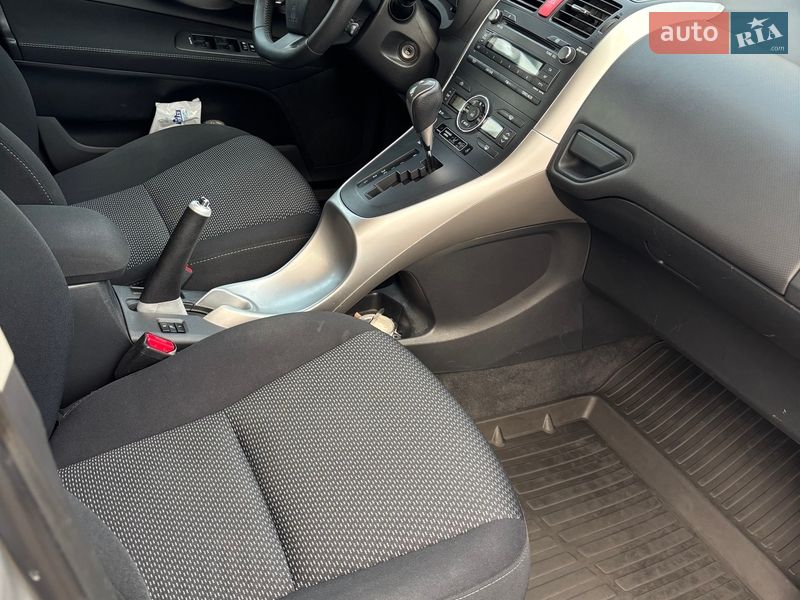 Хэтчбек Toyota Auris 2011 в Киеве