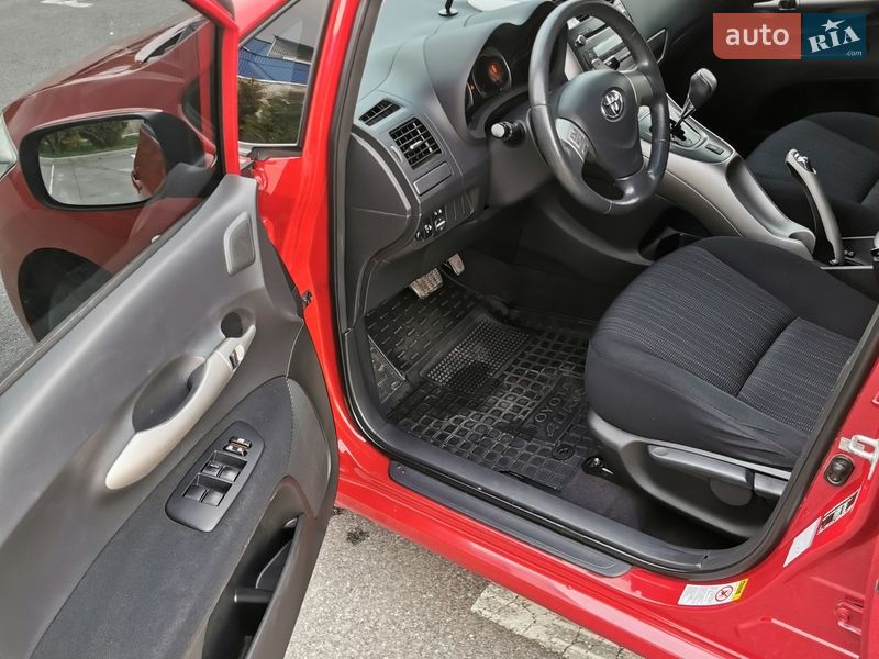 Хетчбек Toyota Auris 2008 в Хмільнику
