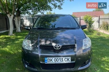 Хетчбек Toyota Auris 2008 в Дубні