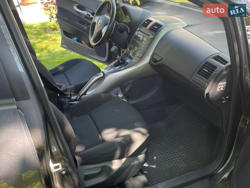 Хетчбек Toyota Auris 2008 в Дубні