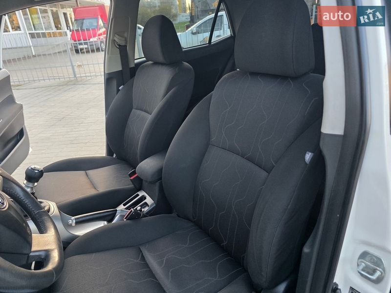 Хэтчбек Toyota Auris 2013 в Хмельницком фото 31 Хэтчбек Toyota Auris 2013 в Хмельницком