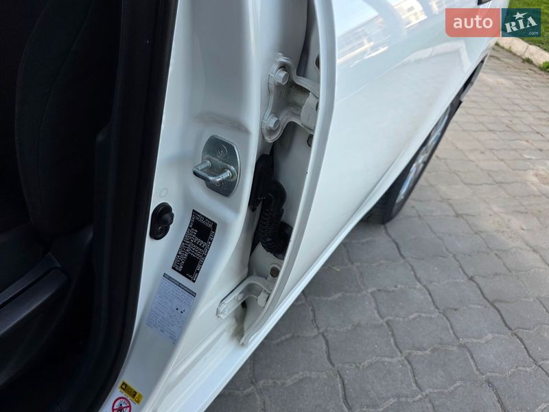 Хэтчбек Toyota Auris 2013 в Хмельницком фото 35 Хэтчбек Toyota Auris 2013 в Хмельницком