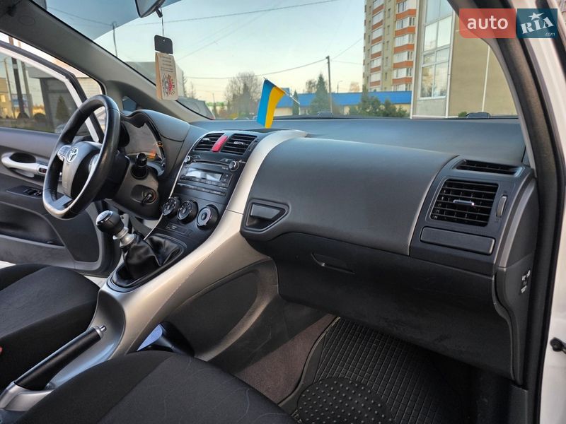Хэтчбек Toyota Auris 2013 в Хмельницком фото 39 Хэтчбек Toyota Auris 2013 в Хмельницком