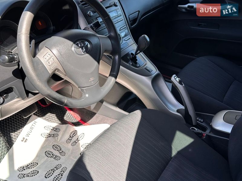 Хэтчбек Toyota Auris 2007 в Смеле