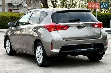Хэтчбек Toyota Auris 2013 в Днепре