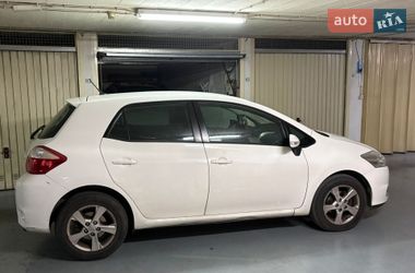 Хэтчбек Toyota Auris 2011 в Черновцах