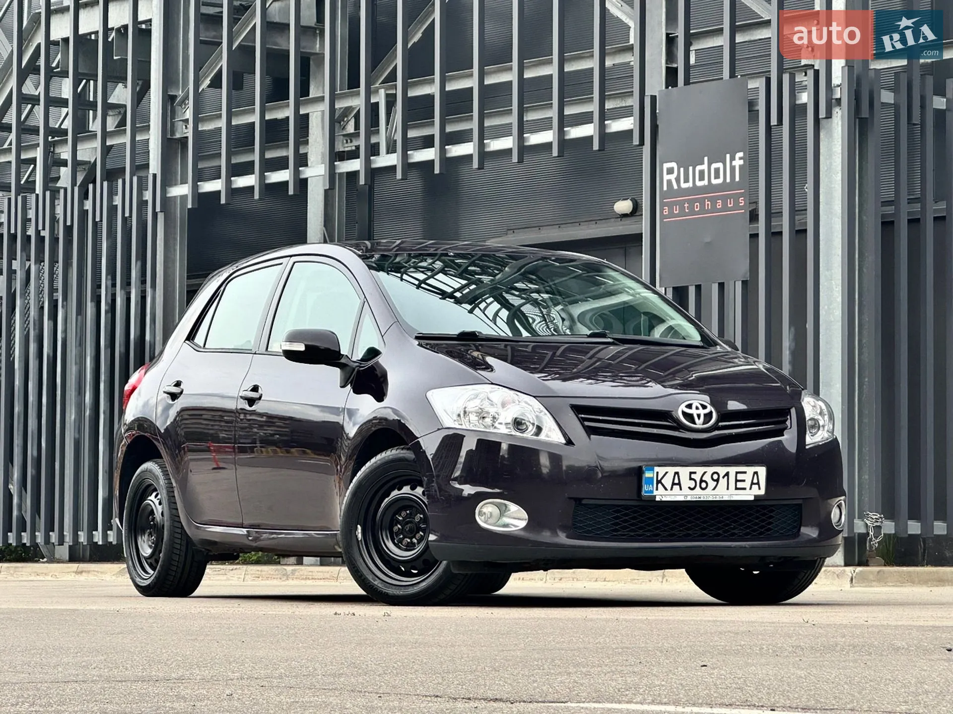 2011 Toyota Auris - фото 1