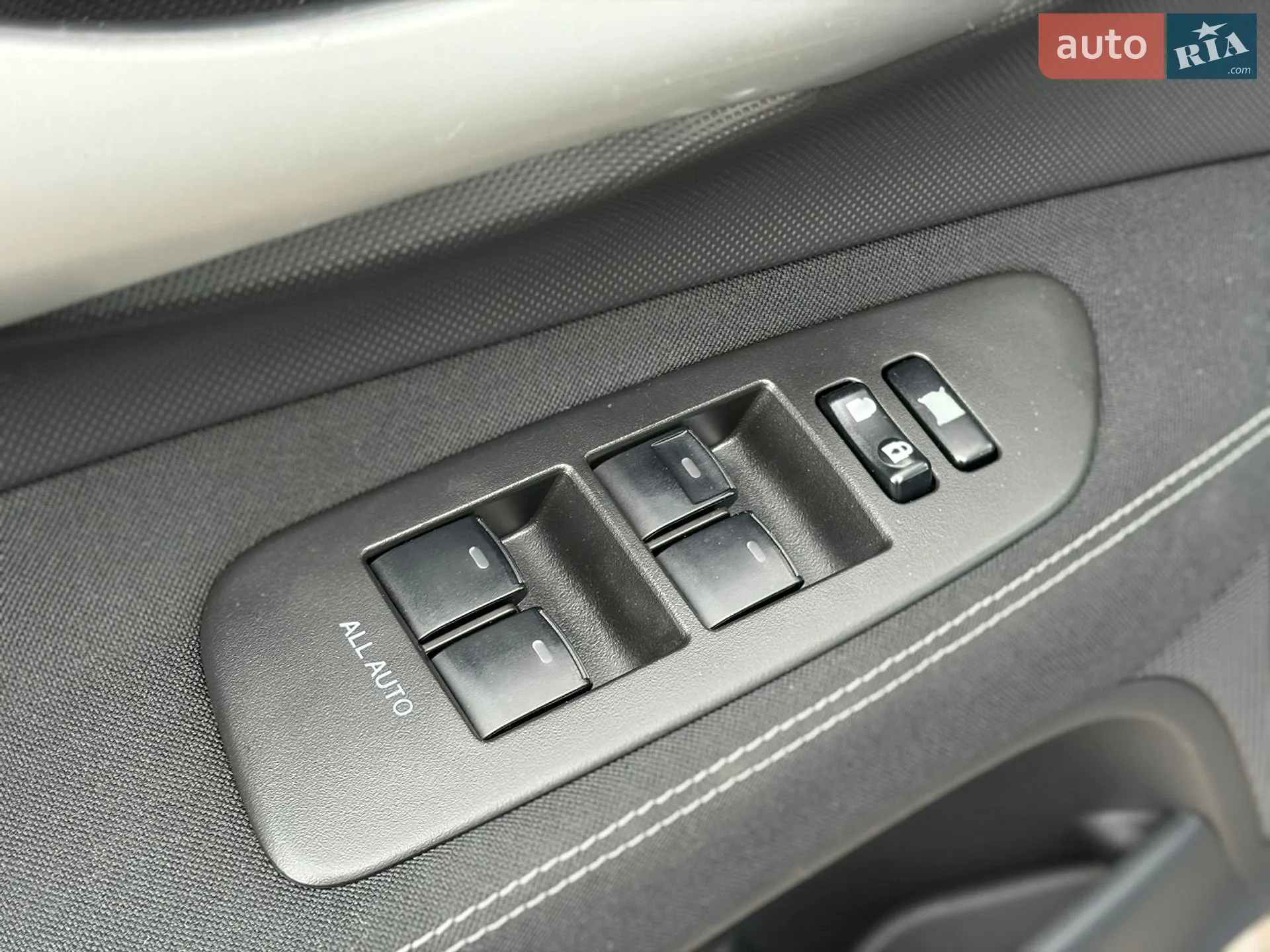 2010 Toyota Auris - мініатюра 17