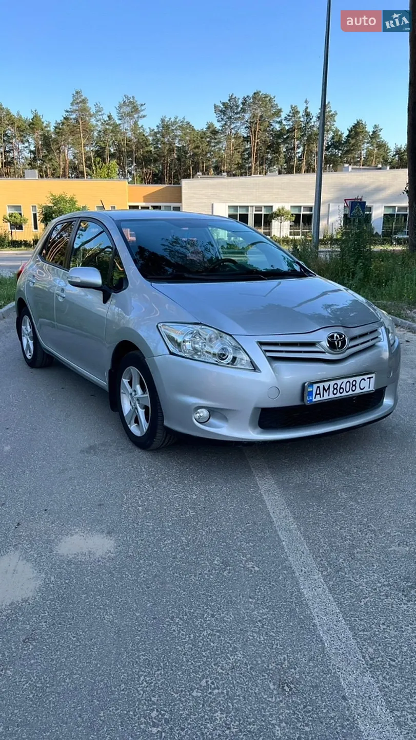2011 Toyota Auris - мініатюра 2