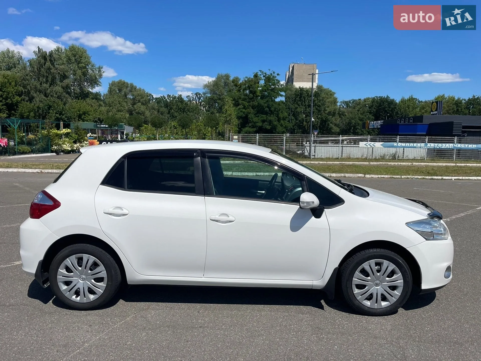2011 Toyota Auris - мініатюра 2