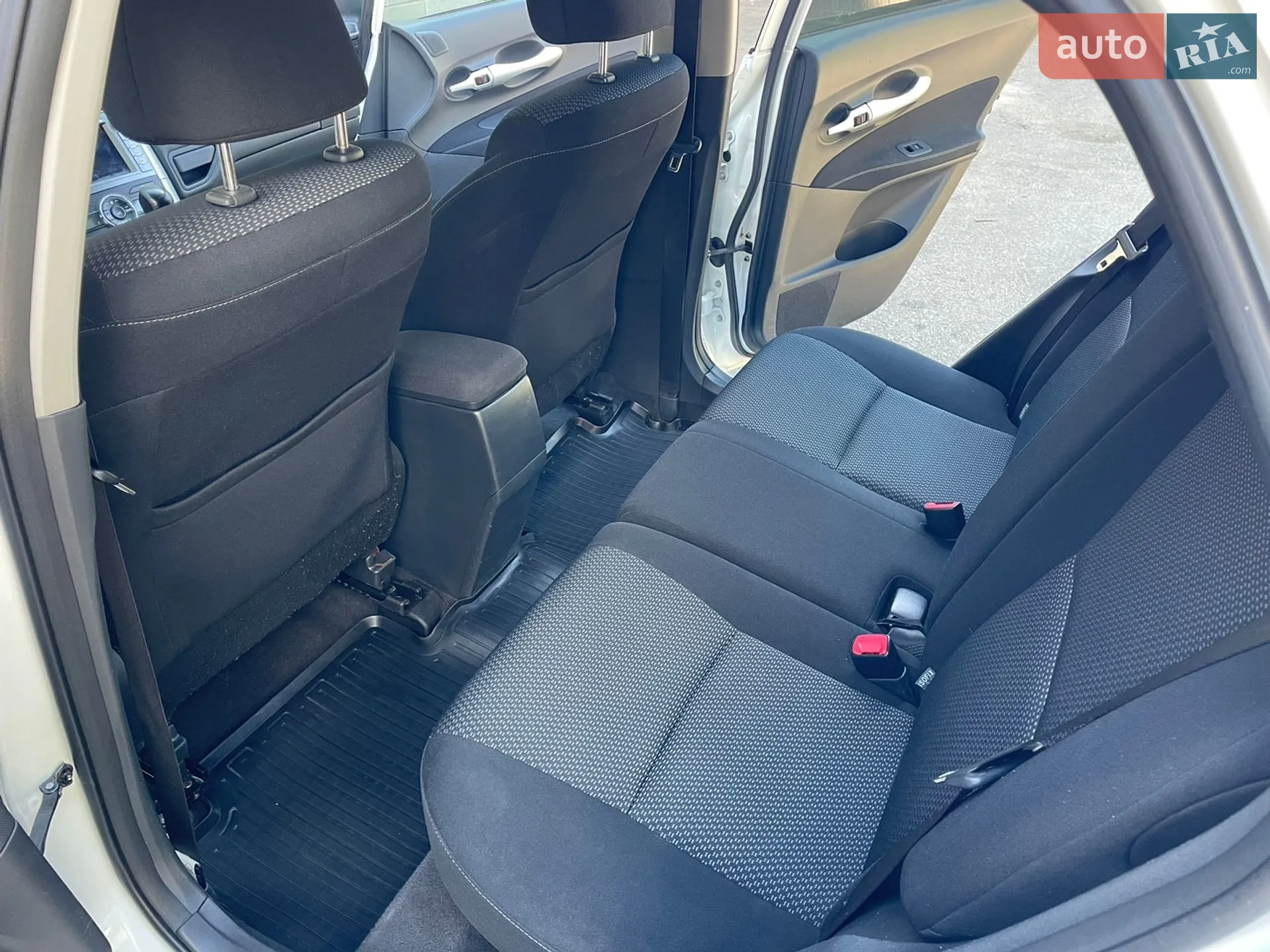 2011 Toyota Auris - мініатюра 17