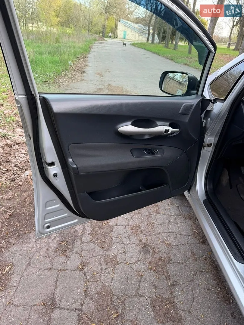 2010 Toyota Auris - мініатюра 23