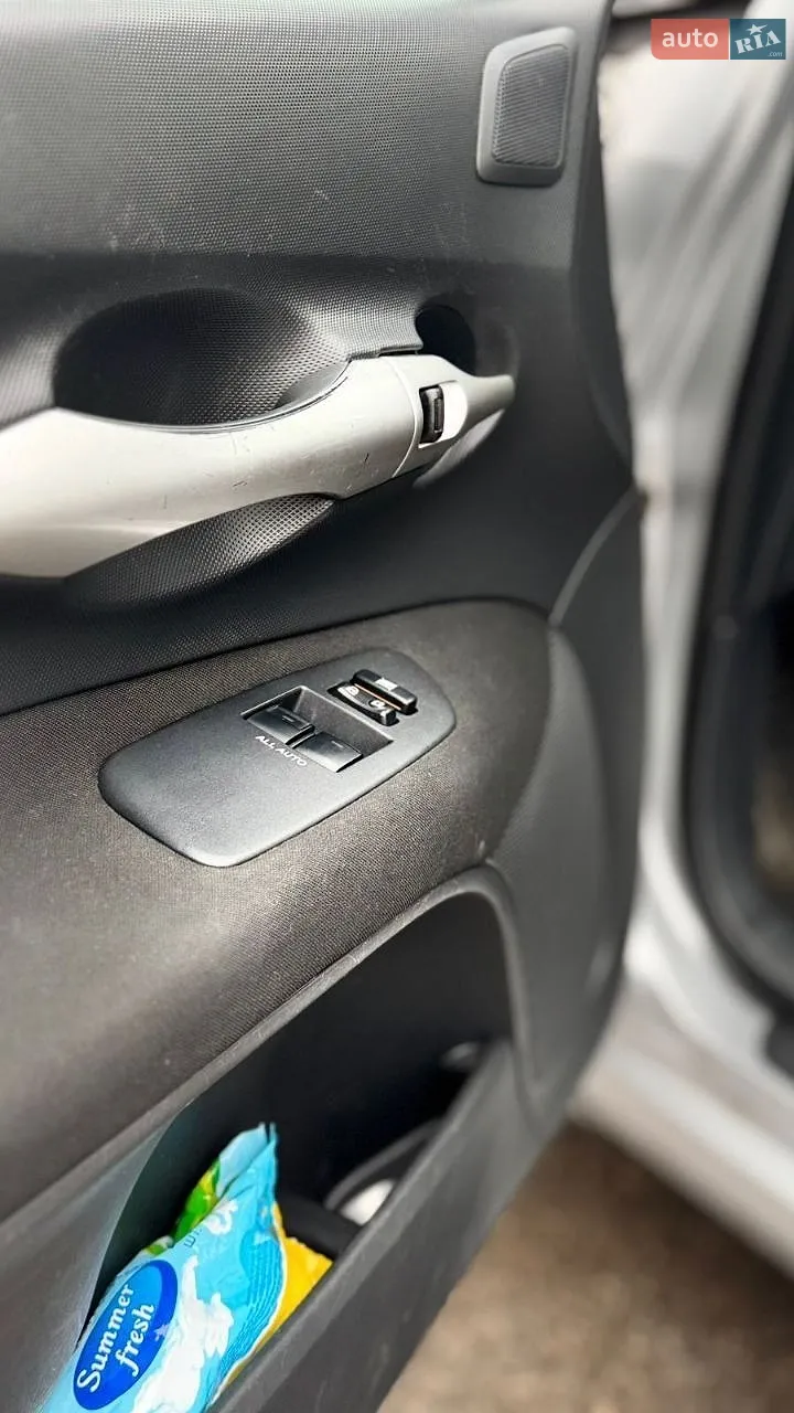 2011 Toyota Auris - мініатюра 4