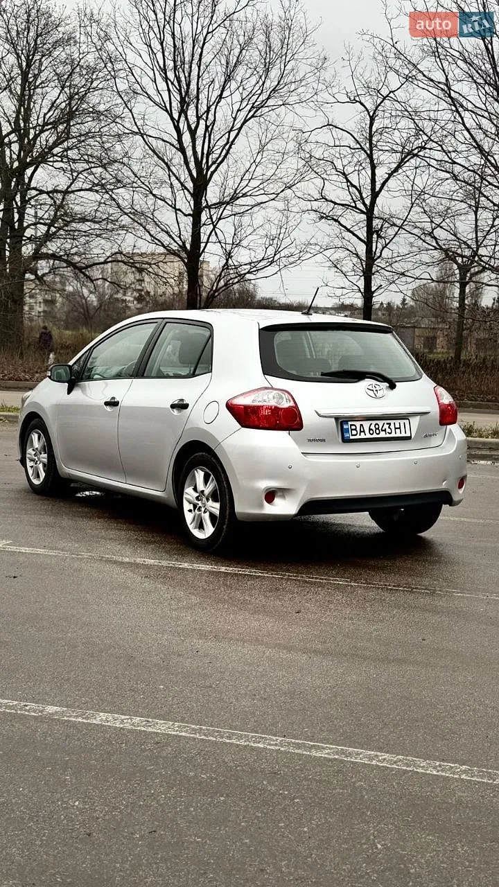 2011 Toyota Auris - мініатюра 2