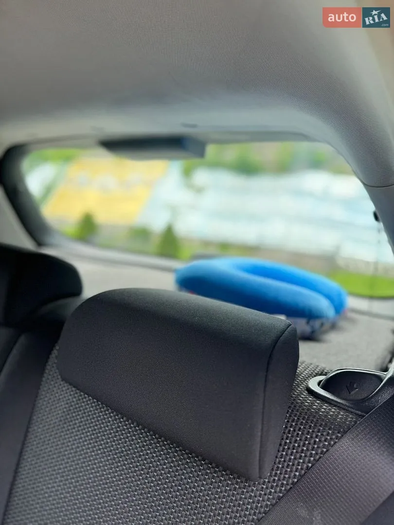 2010 Toyota Auris - мініатюра 9