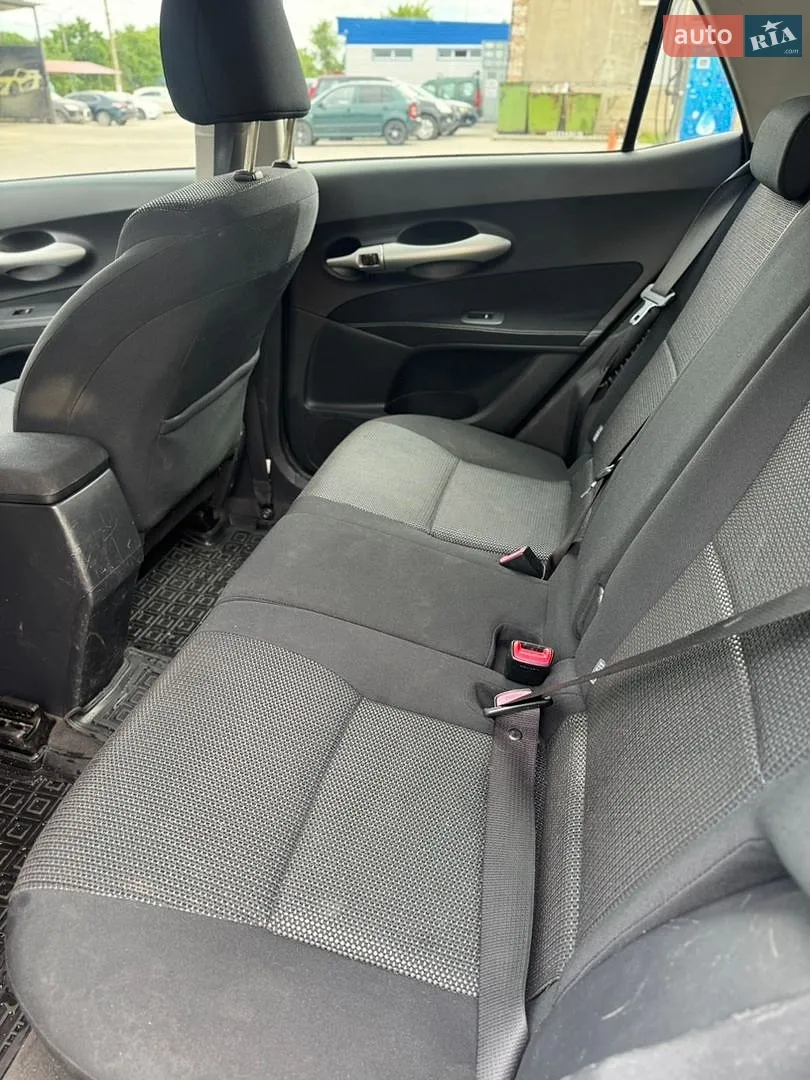 2010 Toyota Auris - мініатюра 8