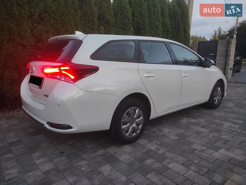 Универсал Toyota Auris 2016 в Львове фото 8 Универсал Toyota Auris 2016 в Львове