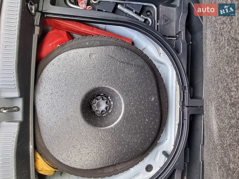 Хэтчбек Toyota Auris 2012 в Киеве