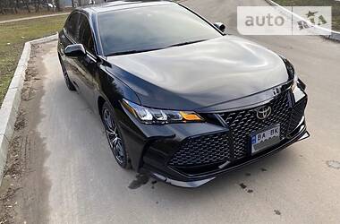 Седан Toyota Avalon 2018 в Кропивницком