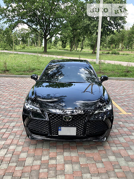 Седан Toyota Avalon 2018 в Кропивницком