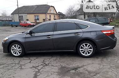 Седан Toyota Avalon 2015 в Ровно