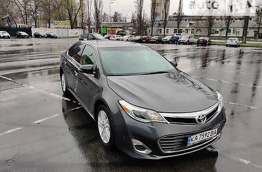 Седан Toyota Avalon 2015 в Киеве