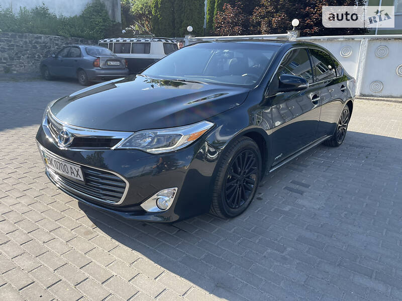 Седан Toyota Avalon 2015 в Рівному