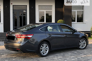 Седан Toyota Avalon 2013 в Киеве