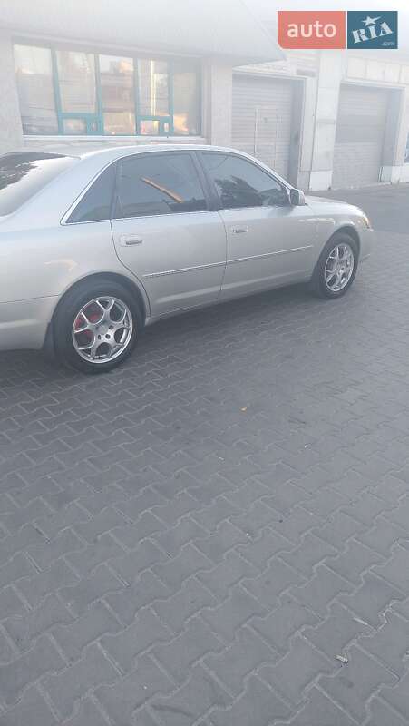 Седан Toyota Avalon 2002 в Киеве