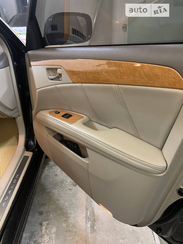 Седан Toyota Avalon 2007 в Киеве