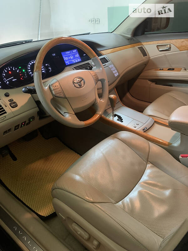 Седан Toyota Avalon 2007 в Киеве