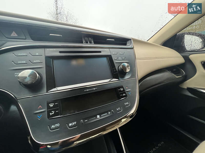 Седан Toyota Avalon 2017 в Кам'янському