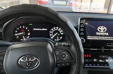 Седан Toyota Avalon 2019 в Киеве