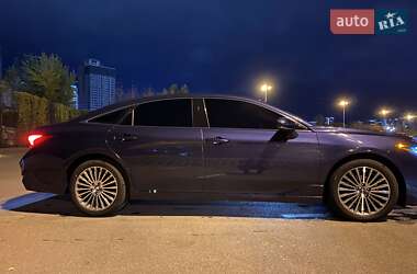 Седан Toyota Avalon 2019 в Киеве