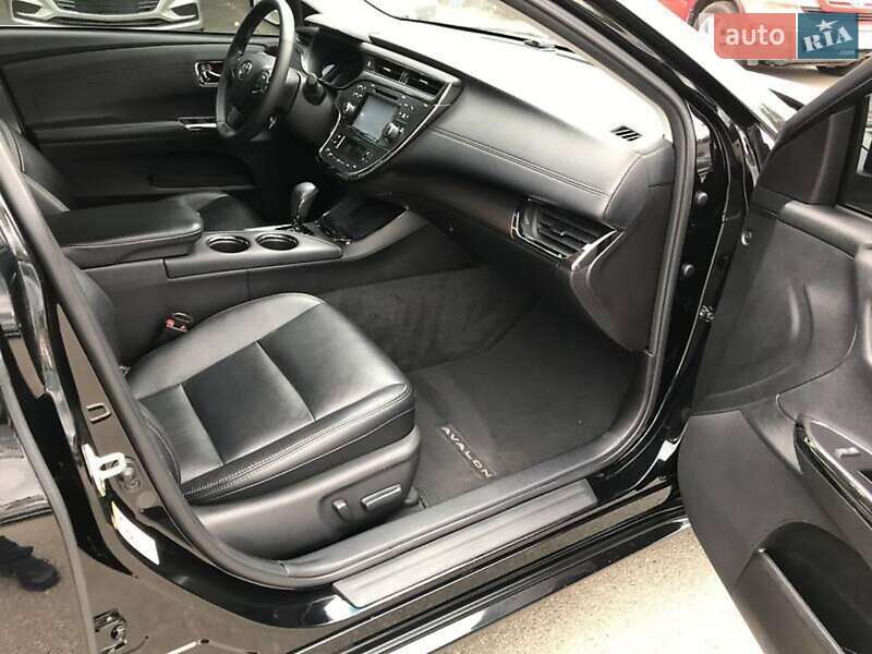 Седан Toyota Avalon 2016 в Львові