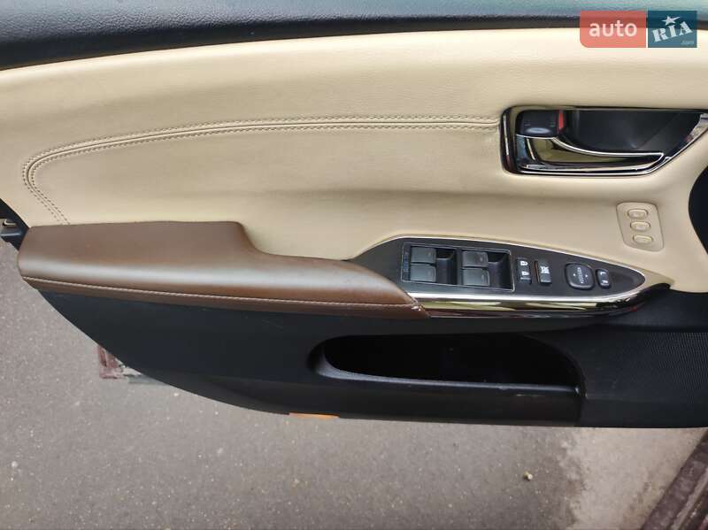 Седан Toyota Avalon 2013 в Киеве