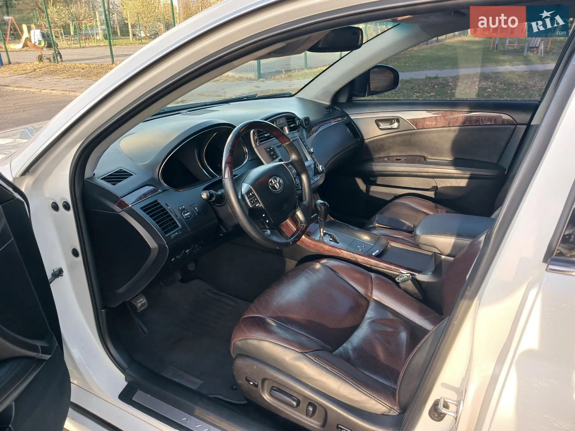 2010 Toyota Avalon - мініатюра 13