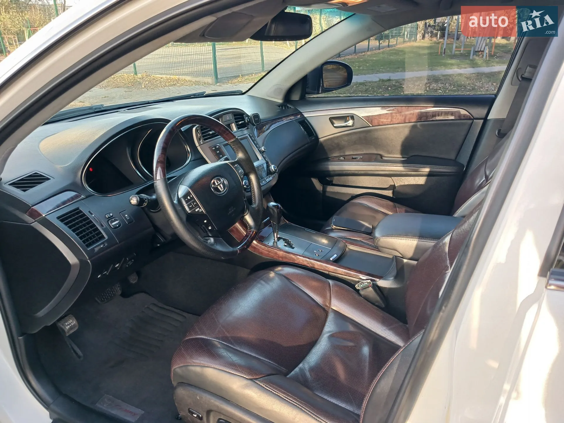 2010 Toyota Avalon - мініатюра 16