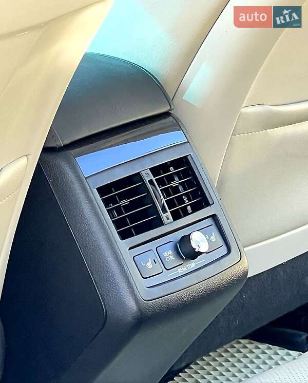 Седан Toyota Avalon 2013 в Львове
