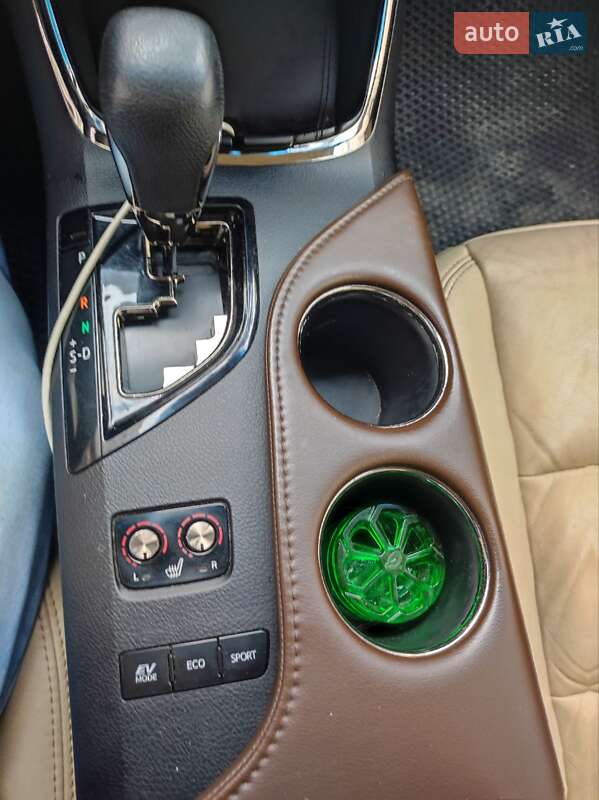 Седан Toyota Avalon 2013 в Киеве