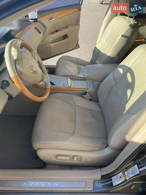 Седан Toyota Avalon 2006 в Дніпрі
