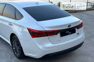 Седан Toyota Avalon 2013 в 