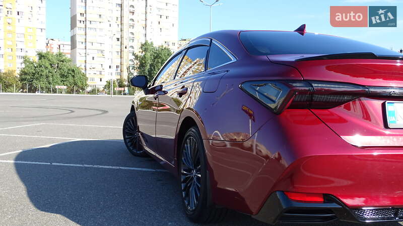 Седан Toyota Avalon 2019 в Киеве