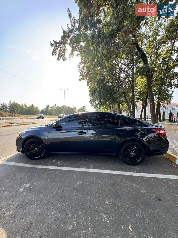 Седан Toyota Avalon 2016 в Киеве