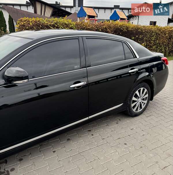 Седан Toyota Avalon 2011 в Косове