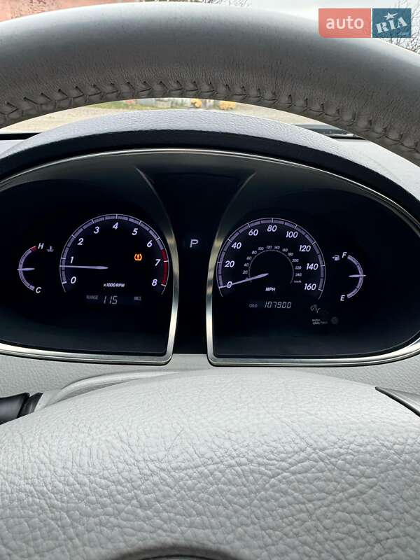 Седан Toyota Avalon 2011 в Косове