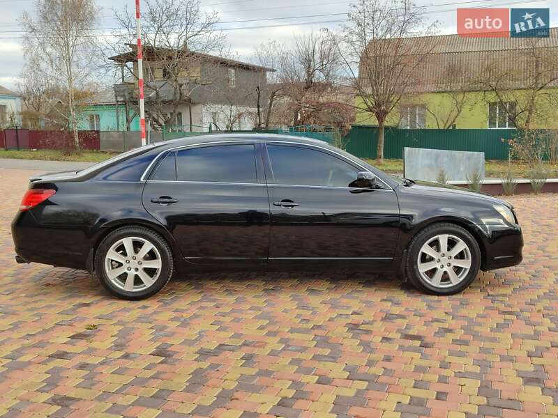 Седан Toyota Avalon 2007 в Умані