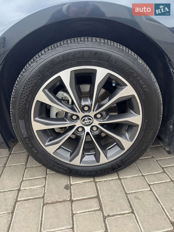 Седан Toyota Avalon 2015 в Чорноморську