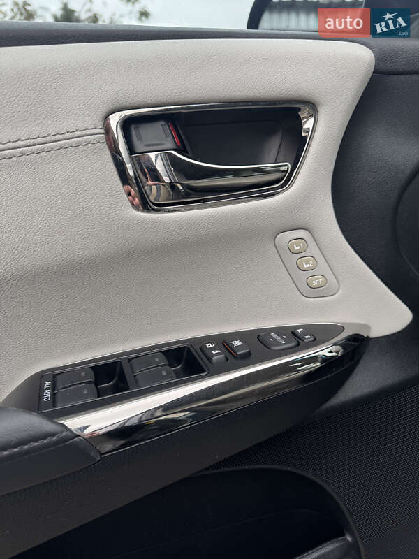 Седан Toyota Avalon 2015 в Чорноморську