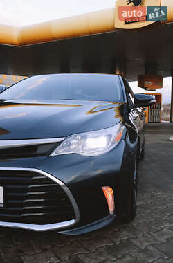 Седан Toyota Avalon 2015 в 